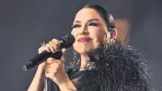 Ünlü Şarkıcı, Aşkı İçin Senfonik Konser Düzenledi