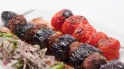 Patlıcan Kebabı Tarifi: Ana Yemeklerin Şahı Sofraları Şenlendiriyor