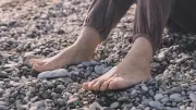 Çıplak Ayakla Yürümek Stresi Azaltıyor