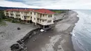 Sakarya'da Kıyı Erozyonu Tehlikesi: Eski Tatil Köyü Yıkılma Riskinde