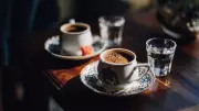 Türk Kahvesinin Yanında Su İçmenin Bilimsel ve Geleneksel 7 Nedeni