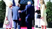 Trump'tan Kral Charles'a Protokol Tartışması Yaratan Jest
