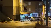 Yalova'da Silahlı Kavga: 6 Kişi Yaralandı, Belediye Başkanı'nın İş Yeri Önünde Çatışma