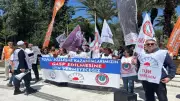 İzmir'de 4 belediyede memurlar iş bıraktı: TİS görüşmeleri tıkandı