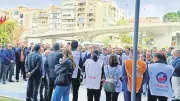 İzmir'de CHP'li Belediyelerin Borç Krizi: İşçiler Hakları İçin Eylemde