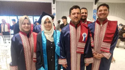 65 yaşında üniversite mezunu olmanın gururunu yaşadı