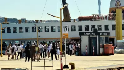 Adalar'a gitmek isteyenler Kabataş İskelesi'nde yoğunluk oluşturdu