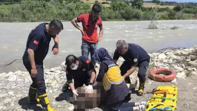 Adana'da serinlemek için girdiği suda can verdi