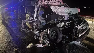 Aksaray'da feci kaza: Minibüs tırla çarpıştı, 12 yaralı