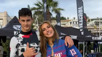 Çağla Şıkel, Oğlu Kuzey'in Bodrum'daki Şampiyona Heyecanına Ortak Oldu