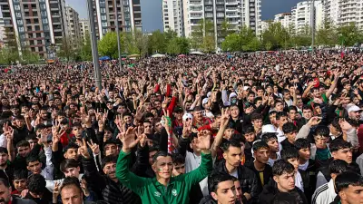 Amedspor'un Süper Lig'e yükselişi Diyarbakır'da coşkulu kutlamalara sahne oldu