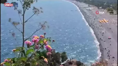 Antalya'da 2 Saat Arayla 2 Farklı Mevsim: Konyaaltı'nda Güneş ve Yağmur