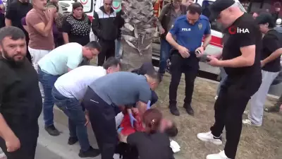 Antalya'da otomobil çarpan gencin kız arkadaşı ve annesi sinir krizi geçirdi