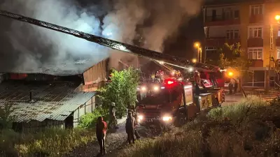 Arnavutköy'de fabrika yangını: Ekipler sevk edildi, trafik kapatıldı