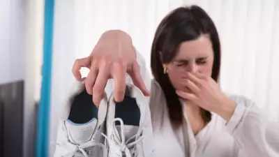 Ayakkabı Kokusuna Son: Gece Bir Kaşık Karbonat Yeter