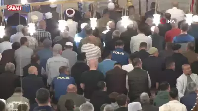 Bakan Güler, Selimiye Camii'nde bayram namazı kıldı, vatandaşlarla bayramlaştı