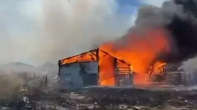 Balıkesir Ayvalık'ta Ahır Yangını Kullanılamaz Hale Geldi