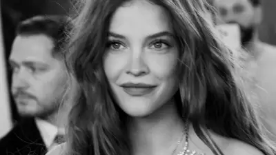 Barbara Palvin'den karnı burnunda pozlar: Bebek müjdesi Cannes'da verildi