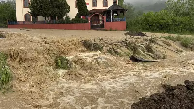 Bartın'da sağanak hayatı felç etti: Ev ve iş yerlerini su bastı