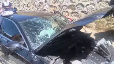 Batman'da otomobil istinat duvarına çarptı: 2'si çocuk 6 yaralı