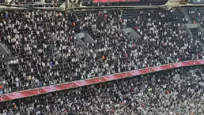 Beşiktaş - Trabzonspor maçında Sergen Yalçın'a ıslıklı protesto