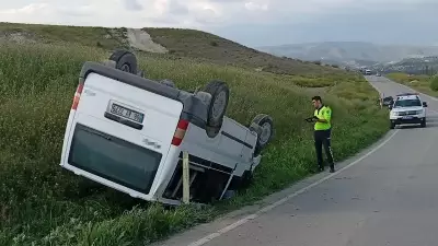 Beypazarı'nda Minibüs Devrildi: Sürücü Hayatını Kaybetti