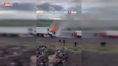 Bingöl'de seyir halindeki kamyon alev alev yandı