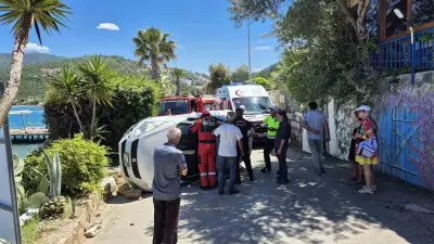 Bodrum'da otomobil taş duvara çarptı: Sürücü yaralı kurtarıldı