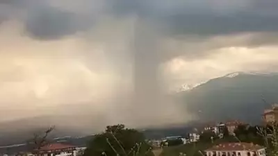 Bursa İnegöl'de sağanak yolları göle çevirdi, dolu yağdı