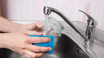 Cam kavanozlardaki etiket kalıntılarını tek hamlede çıkarın!