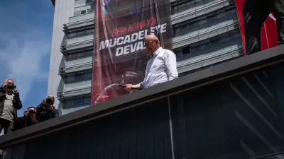 CHP Milletvekili Mahmut Tanal, Hortumla Kapı Üzerine Çıktı