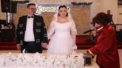 Damatlığına 20 firmadan reklam alarak düğün masraflarının dörtte birini karşıladı
