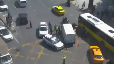 Dolmabahçe'de kadın polise araç çarptı: Durumu ağır