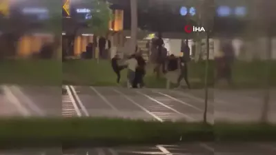 Elazığ Cumhuriyet Meydanı'nda gece kavgası kamerada