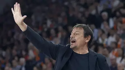 Ergin Ataman çılgına döndü! Hakemler fiziksel teması önledi