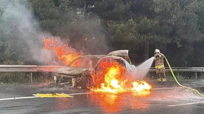 Esenyurt'ta Seyir Halindeki Otomobil Alev Alev Yandı