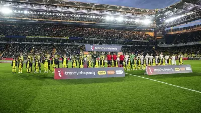 Fenerbahçe'de Aziz Yıldırım Tezahüratları