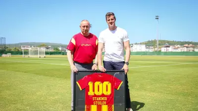 Göztepe'den Stoilov'a 100. Maç Forması Hediyesi