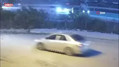 Hatay'da kırmızı ışıkta bekleyen araçlara çarpan otomobil kamerada