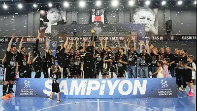 Hentbolda şampiyon Beşiktaş kupasını aldı