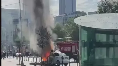 Şişli'de El Frenini Unutan Sürücünün Otomobili Alev Alev Yandı