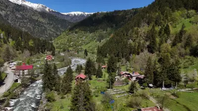 Kaçkar Dağları'nda Bahar Renkleri Göz Kamaştırdı