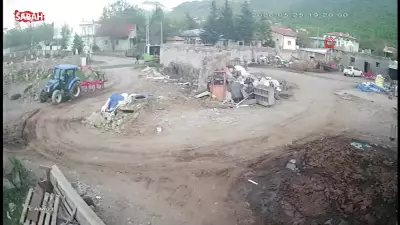 Kayseri'de otobüsten inen genç, otomobil çarpması sonucu yaralandı: Kaza anı kamerada