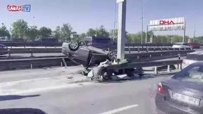 Küçükçekmece D-100'de korkunç kaza: Araç bariyerlere çarpıp takla attı