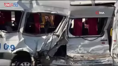 Kocaeli'de Tırla Çarpışan İşçi Servisi Devrildi: 8 Yaralı