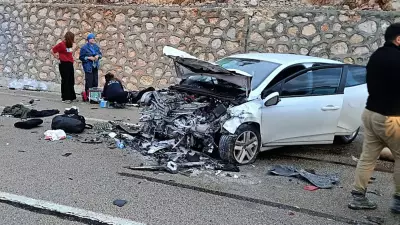 Malatya'da İki Otomobil Kafa Kafaya Çarpıştı: 8 Yaralı