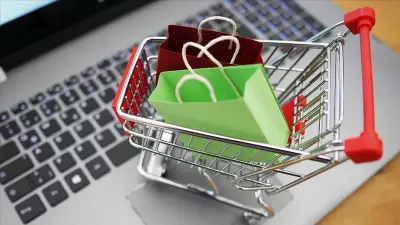 İnternetten en çok gömlek satıldı, cep telefonu hacimde lider