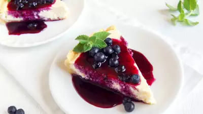 Orman Meyveli Cheesecake Tarifi: Çay Saatlerinize Lezzet Katın