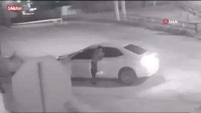 Reyhanlı'da otomobil bahçe duvarına çarptı: O anlar kamerada