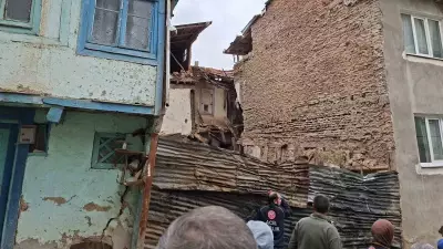 Sandıklı'da 85 yaşındaki kadının evi çöktü, yara almadan kurtuldu